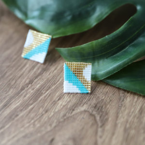 Abstract earrings on a loom by Sprinklesofzeal #makeitwithzeal #cloverusa #loombeading #freebeadingpattern