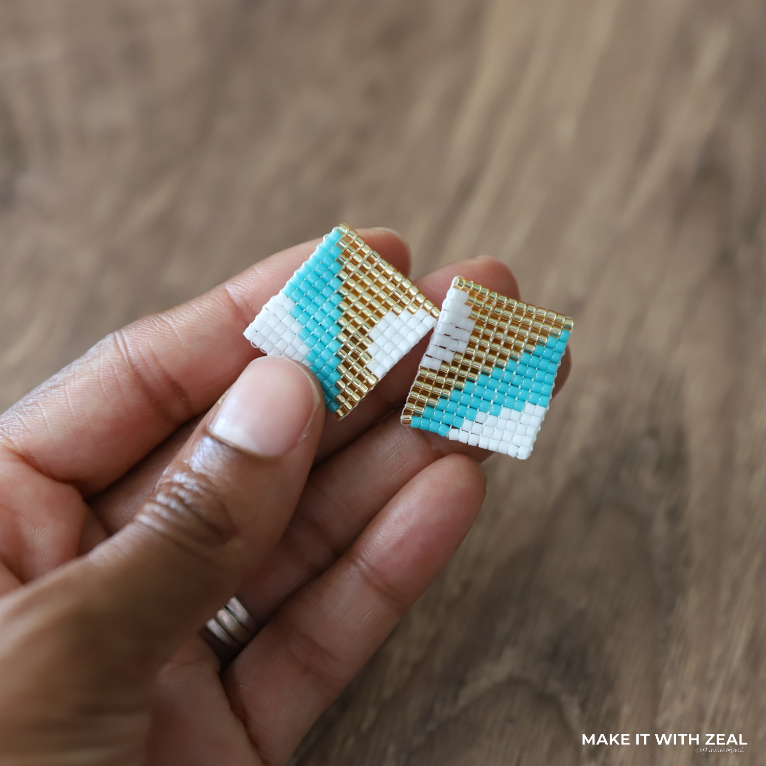 Abstract earrings on a loom by Sprinklesofzeal #makeitwithzeal #cloverusa #loombeading #freebeadingpattern